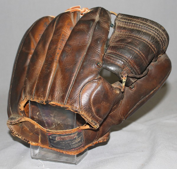 Baseball glove used by Helen Nicol Fox