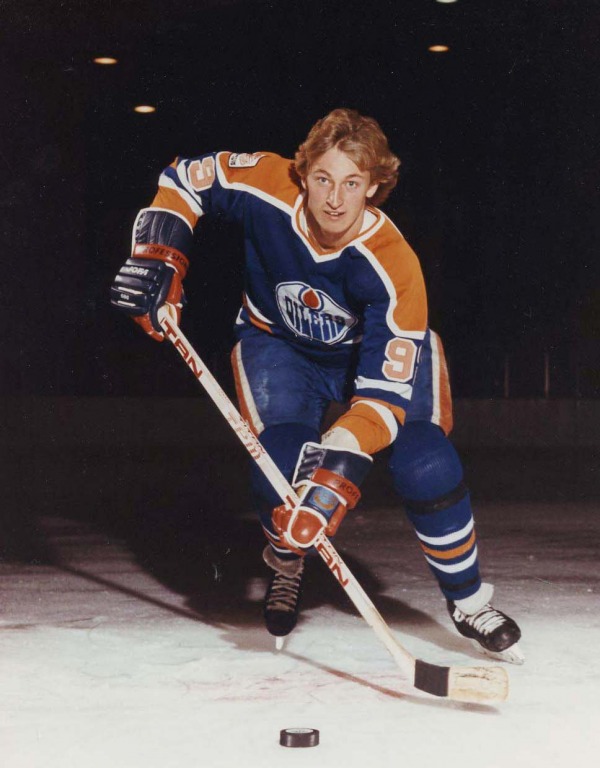 photograph of Wayne Gretzky in uniform