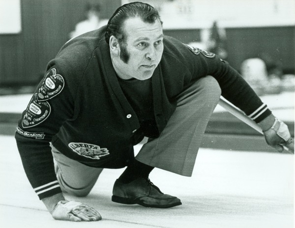 Photograph of Hector Gervais in semi-kneeling position on ice