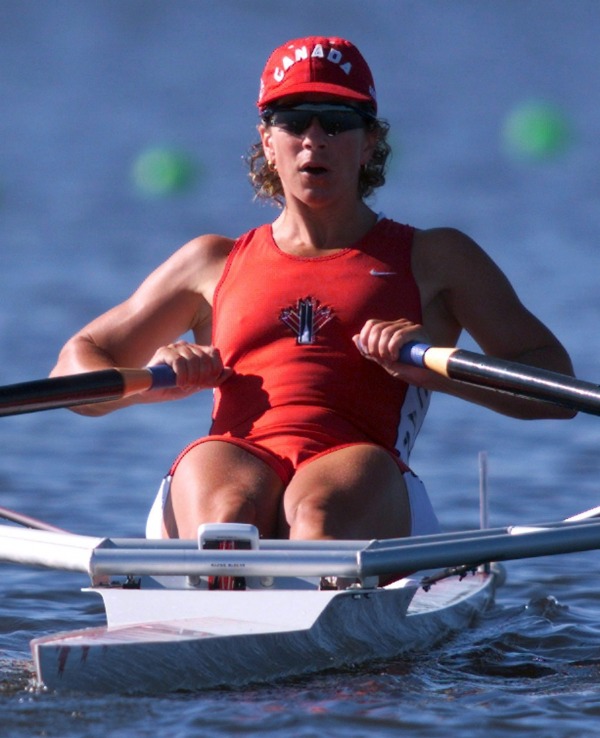 photograph of Marnie McBean rowing in single sculls