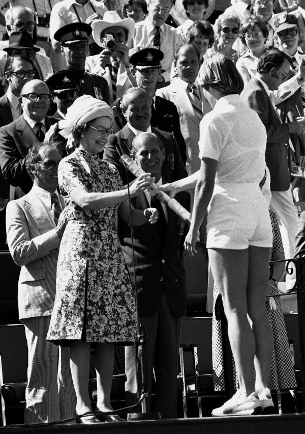 Photograph of Queen Elizabeth II receiving baton