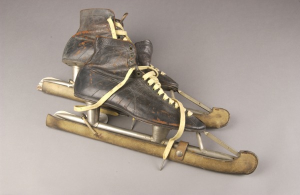 speed skates with leather boot and guards