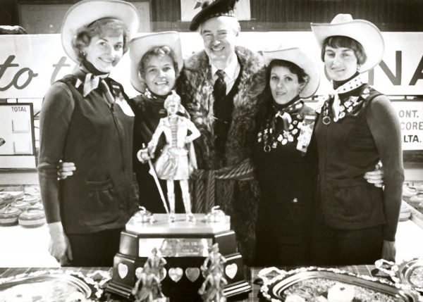 Photograph of women's curling team with Macdonald's Lassies trophy